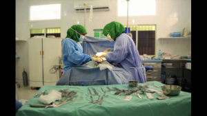 A surgical team performs a procedure on a child at the Edna Adan Hospital in Hargeisa, Somaliland. (Photo by Tessa Concepcion)